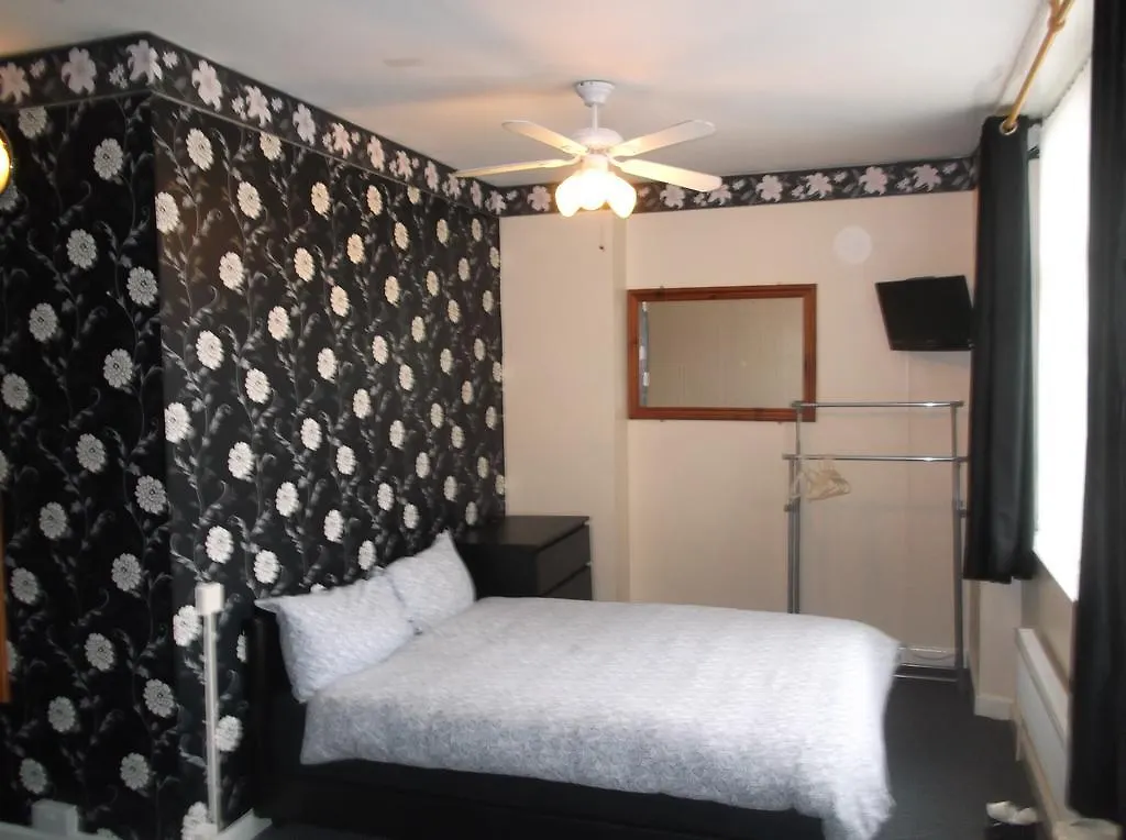 Derwent Bed and Breakfast Blackpool 3*,