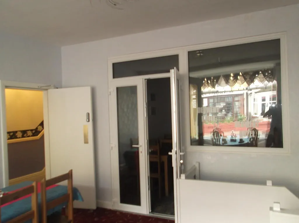 Derwent Bed and Breakfast Blackpool